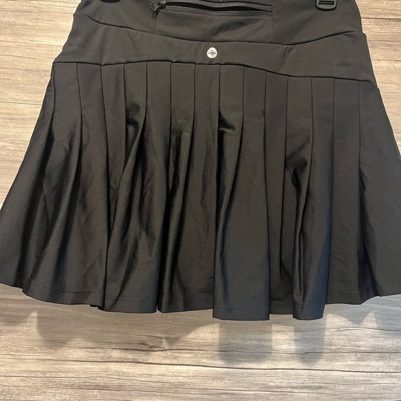 HALARA Pleated Black Skirt Perfect for tennis, golf and casual activities. - Picture 6 of 14